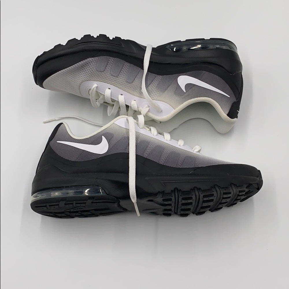 NIKE AIR MAX INVIGOR PRINT (10.5)
